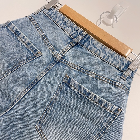 High Waisted Denim Shorts 💙 - Picture 4 of 12